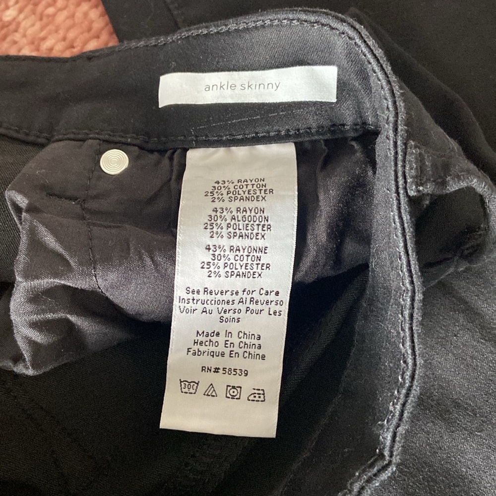 Mid Rise Ankle Skinny Jeans 🖤 - Picture 3 of 3